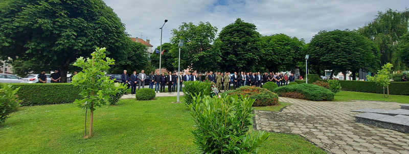 Dan Garesnice 2024 04