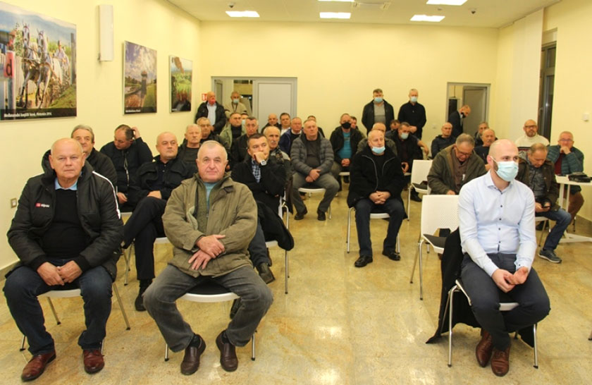 5ed6903e1e95da1880f8be8a656cd3b0 XL